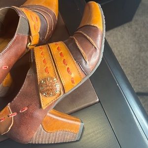 L’ARTISTE COGNAC MULTI COLOR BOOTIES